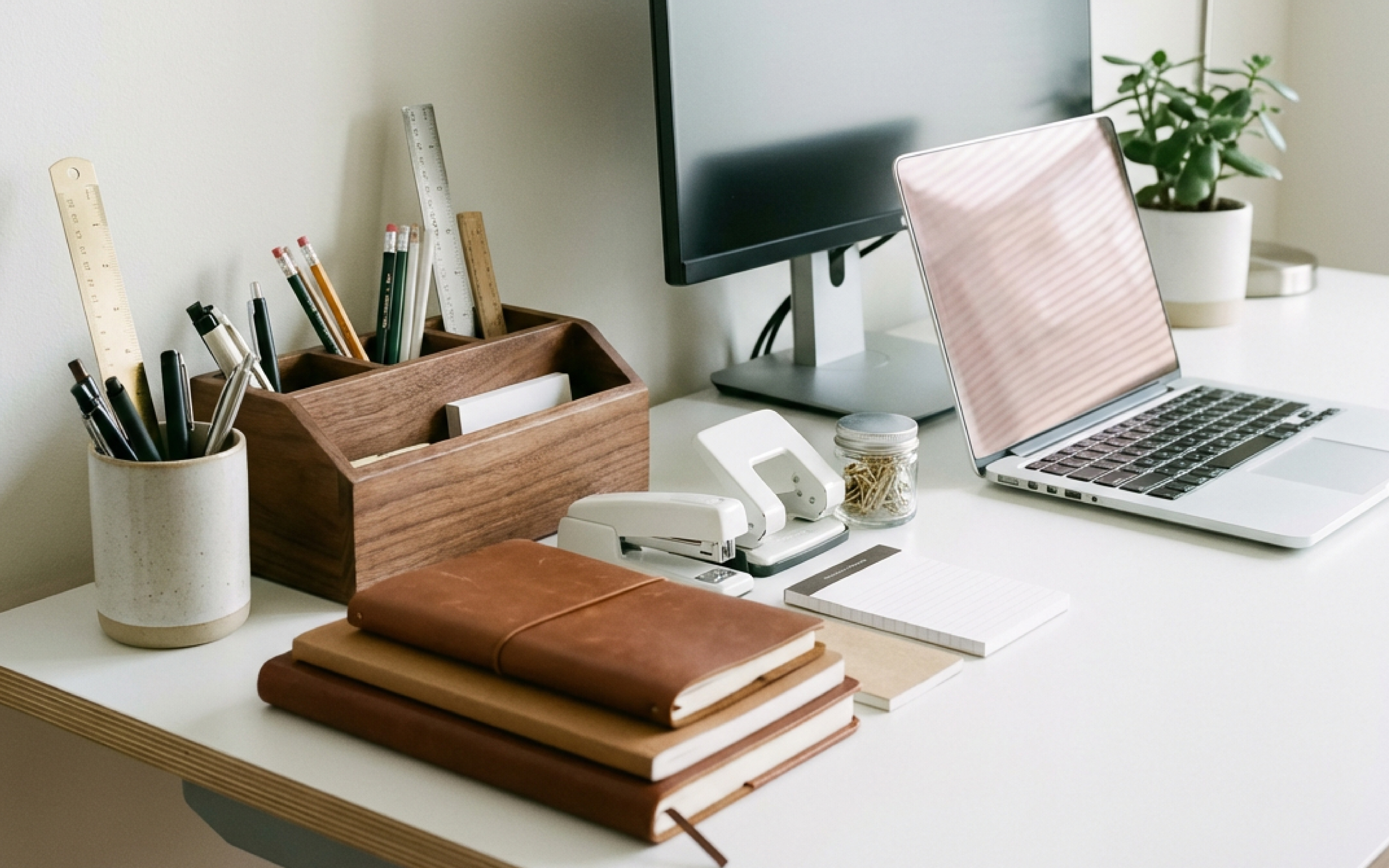 จัดโต๊ะทำงานอย่างเป็นระเบียบ