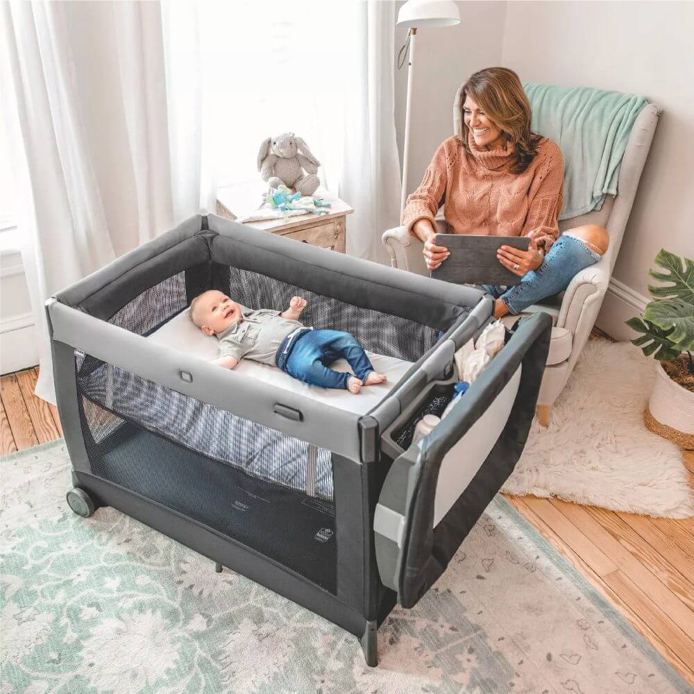 เตียงเด็ก Lullaby Playard พับเก็บได้ Chicco