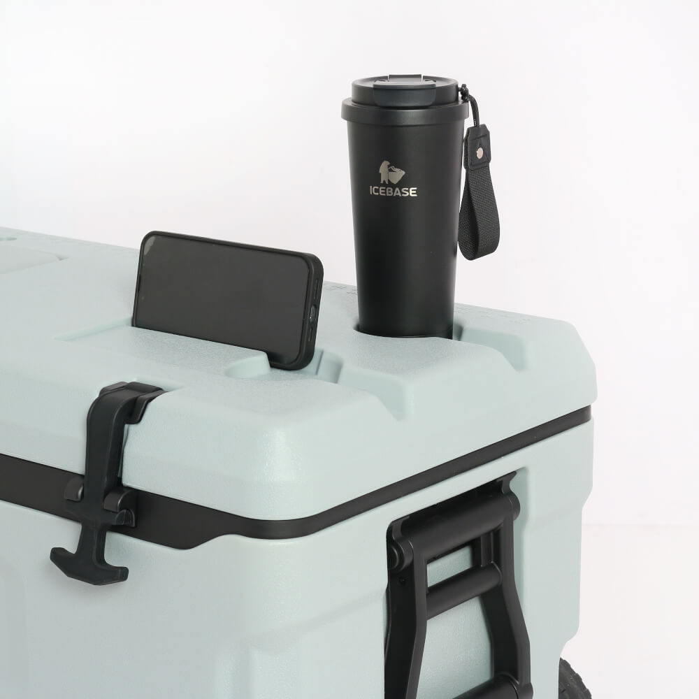 กระติกน้ำแข็งเก็บความเย็น ICEBASE รุ่น CLT-802 (TITAN) ขนาด 70 ลิตร สีเทา