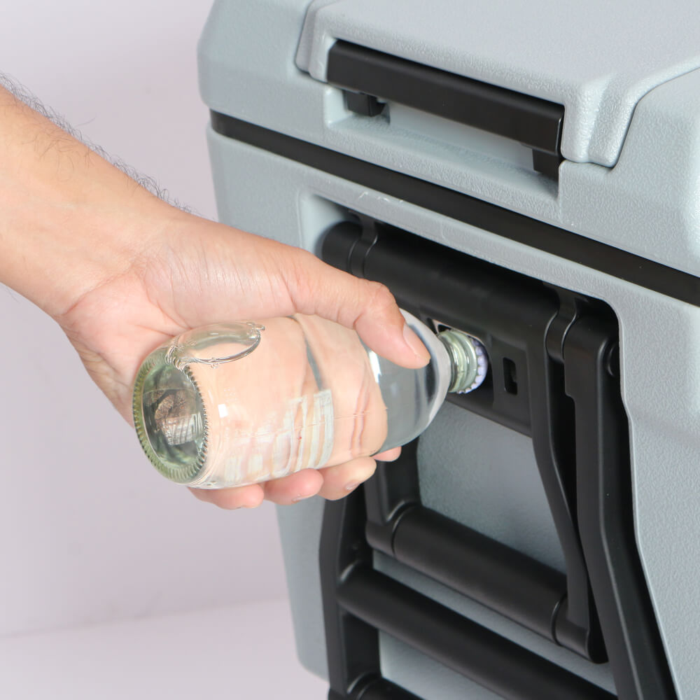 กระติกน้ำแข็งเก็บความเย็น ICEBASE รุ่น CLT-802 (TITAN) ขนาด 70 ลิตร สีเทา