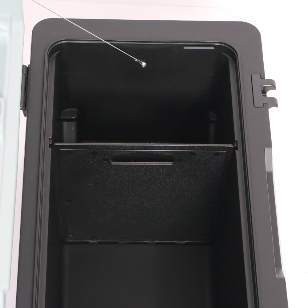 กระติกน้ำแข็งเก็บความเย็น ICEBASE รุ่น CLT-802 (TITAN) ขนาด 70 ลิตร สีเทา