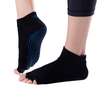 ถุงเท้ากันลื่นเปิดนิ้ว Vaken รุ่น Grip Socks Half Toe  สีดำดอทฟ้า ไซส์ M/L_0