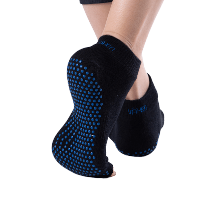 ถุงเท้ากันลื่นเปิดนิ้ว Vaken รุ่น Grip Socks Half Toe  สีดำดอทฟ้า ไซส์ M/L_3