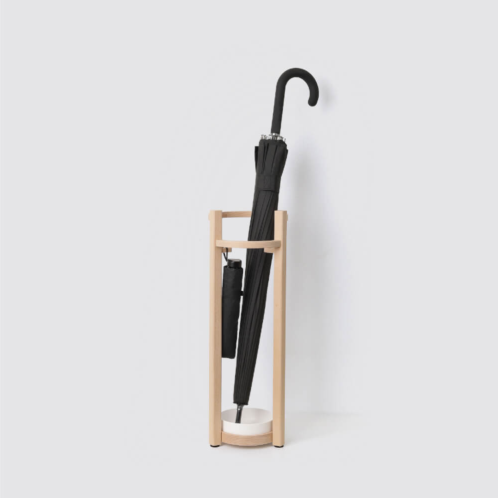 ที่จัดเก็บร่มวางร่มได้จำนวน 5 คันดีไซน์สวยไม้บีชจริง Pana Objects รุ่น Steve: Umbrella Stand สีไม้บีชธรรมชาติ ถาดรองน้ำสีขาว size 15x18x52 ซม