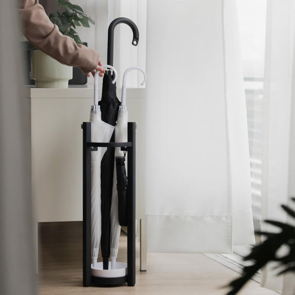 ที่จัดเก็บร่มวางร่มได้จำนวน 5 คันดีไซน์สวยไม้บีชจริง Pana Objects รุ่น Steve: Umbrella Stand ทำสีน้ำเงินนาวี ถาดรองน้ำสีขาว size 15x18x52 ซม