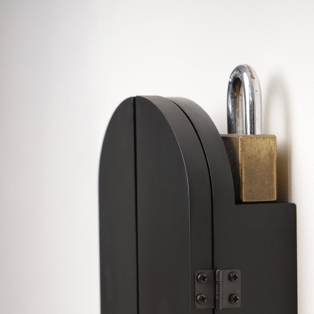 ตู้กุญแจติดผนังดีไซน์สวยไม้บีชจริง Pana Objects รุ่น Miti ฺBlack: Key Cabinets ทำสีดำ size 18x5.7x28 ซม