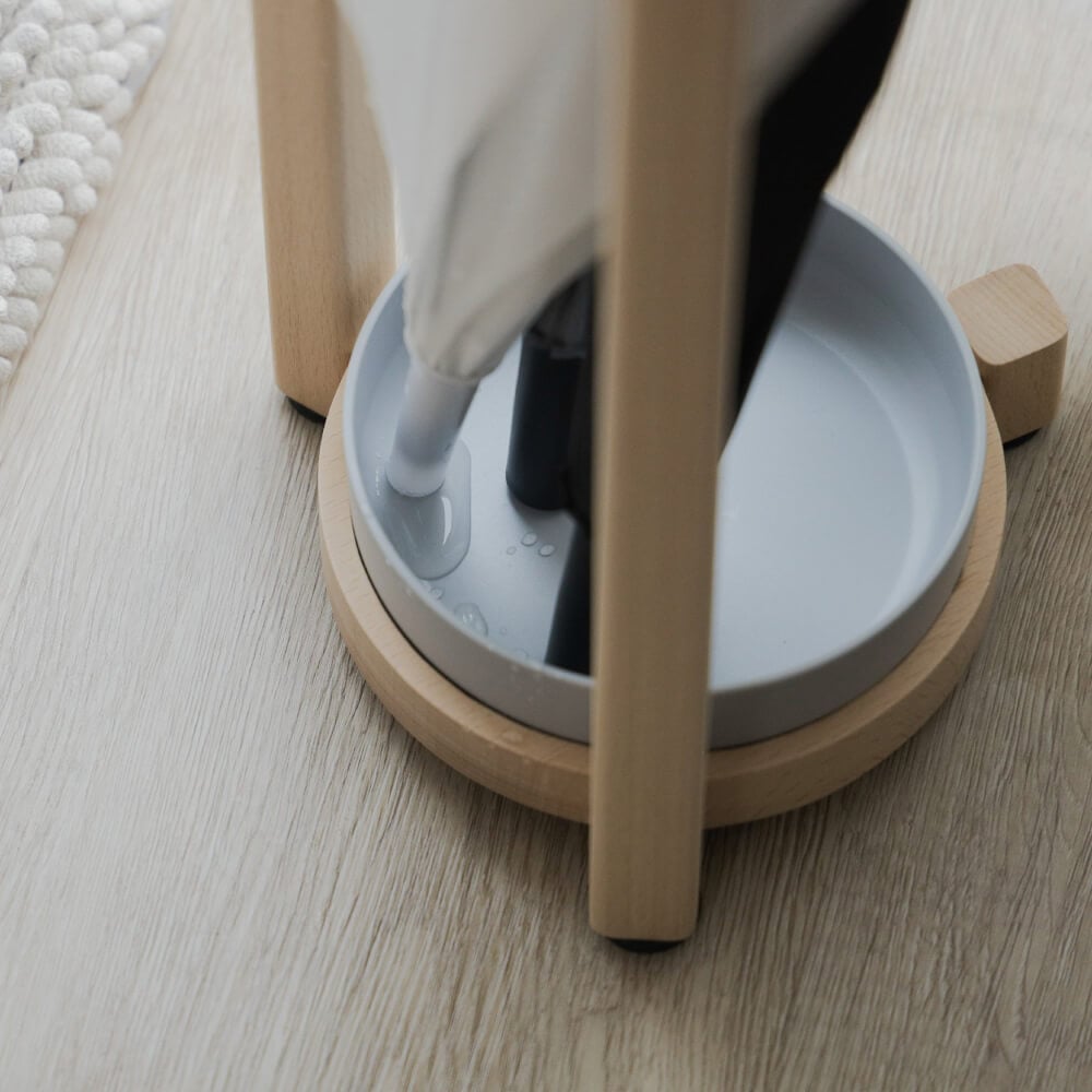 ที่จัดเก็บร่มวางร่มได้จำนวน 5 คันดีไซน์สวยไม้บีชจริง Pana Objects รุ่น Steve: Umbrella Stand สีไม้บีชธรรมชาติ ถาดรองน้ำสีขาว size 15x18x52 ซม