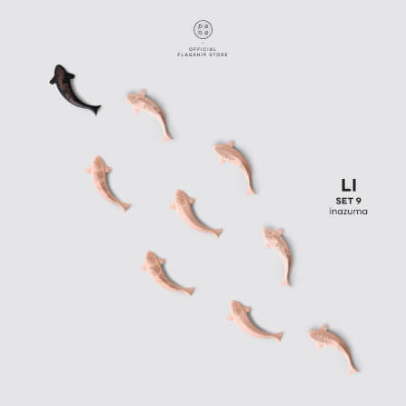 ปลาคาร์ปตกแต่งผนังเสริมมงคลขึ้นชิ้นงาน 3 มิติไม้บีชจริง Pana Objects รุ่น Li: SET 9 Black Inazuma Koi wall decoration size 4.3 x 26 x 2.2 ซม_1
