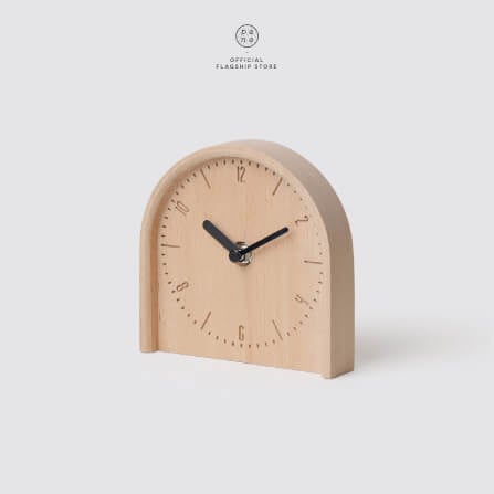 นาฬิกาตั้งโต๊ะและแขวนผนังไม้บีชจริง Pana Objects รุ่น Coby-T 12 cm เรือนไม้ทำสีเขียวเข็มทองแดง: ดีไซน์มินิมอลด้วยเส้นและตัวเลขเรียบง่าย เครื่องเดินเงียบ size 12x12x3.4  cm_1