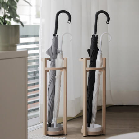 ที่จัดเก็บร่มวางร่มได้จำนวน 5 คันดีไซน์สวยไม้บีชจริง Pana Objects รุ่น Steve: Umbrella Stand สีไม้บีชธรรมชาติ ถาดรองน้ำสีขาว size 15x18x52 ซม_2