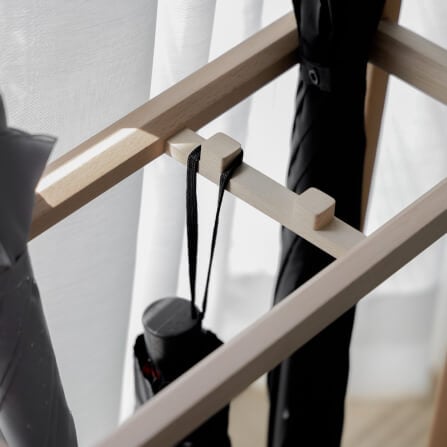  ที่จัดเก็บร่มวางร่มได้จำนวน 8 คันดีไซน์สวยไม้บีชจริง Pana Objects รุ่น Sam: Umbrella Stand สีไม้บีชธรรมชาติ ถาดรองน้ำสีน้ำตาลอ่อน size 18x43.7x52.4 ซม_2