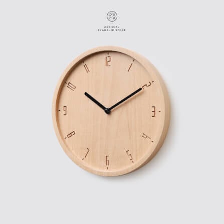 นาฬิกาแขวนผนังไม้บีชจริง Pana Objects รุ่น Timy-C 26 cm เรือนไม้เข็มดำ: ดีไซน์มินิมอลตัวเลขเรียบง่าย เครื่องเดินเงียบ size 26x26x3.4  cm_2