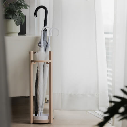 ที่จัดเก็บร่มวางร่มได้จำนวน 5 คันดีไซน์สวยไม้บีชจริง Pana Objects รุ่น Steve: Umbrella Stand สีไม้บีชธรรมชาติ ถาดรองน้ำสีขาว size 15x18x52 ซม_3