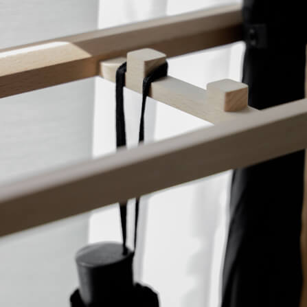  ที่จัดเก็บร่มวางร่มได้จำนวน 8 คันดีไซน์สวยไม้บีชจริง Pana Objects รุ่น Sam: Umbrella Stand สีไม้บีชธรรมชาติ ถาดรองน้ำสีน้ำตาลอ่อน size 18x43.7x52.4 ซม_3