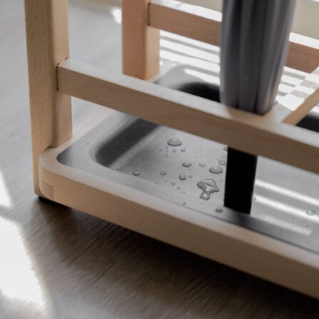 ที่จัดเก็บร่มวางร่มได้จำนวน 8 คันดีไซน์สวยไม้บีชจริง Pana Objects รุ่น Sam: Umbrella Stand สีไม้บีชธรรมชาติ ถาดรองน้ำสีน้ำตาลอ่อน size 18x43.7x52.4 ซม_4