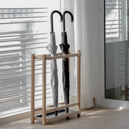  ที่จัดเก็บร่มวางร่มได้จำนวน 8 คันดีไซน์สวยไม้บีชจริง Pana Objects รุ่น Sam: Umbrella Stand สีไม้บีชธรรมชาติ ถาดรองน้ำสีน้ำตาลอ่อน size 18x43.7x52.4 ซม_7