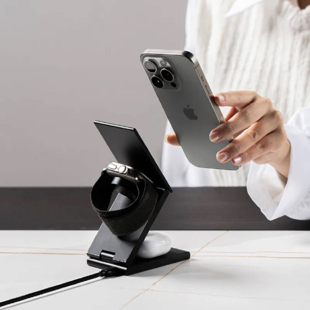 แท่นชาร์จไร้สาย Adam Elements Mag Z Magnetic 3-in-1 Foldable Travel Charging Station สีดำ