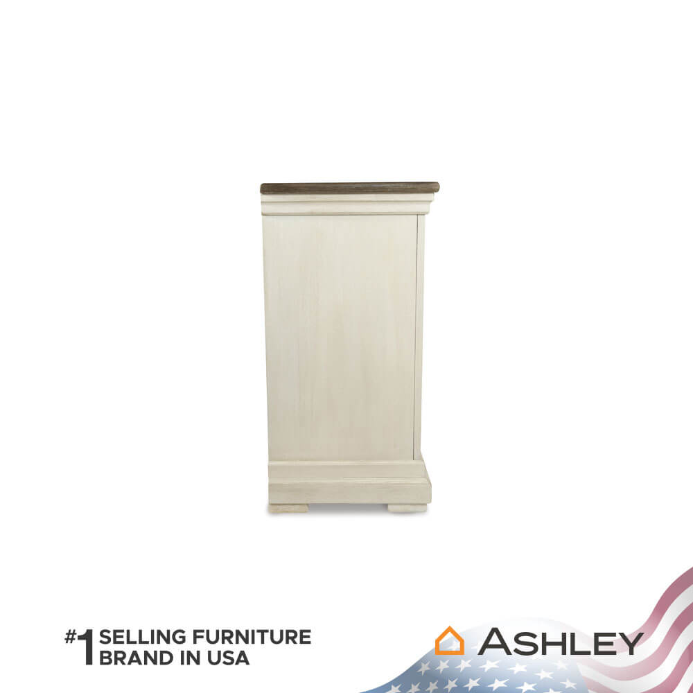 ตู้เตี้ยบานเปิด ASHLEY FURNITURE HOMESTORE รุ่น BOLANBURG/147 สีขาววินเทจ