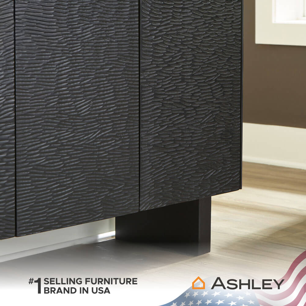 ตู้เตี้ยบานเปิด ASHLEY FURNITURE HOMESTORE รุ่น FARRELMORE/165 สีดำ