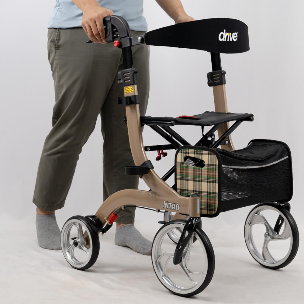 อุปกรณ์ช่วยพยุงเดิน DEVILBISS รุ่น PREMIUM ROLLATOR NITRO สีน้ำตาล