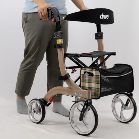 อุปกรณ์ช่วยพยุงเดิน DEVILBISS รุ่น PREMIUM ROLLATOR NITRO สีน้ำตาล_9
