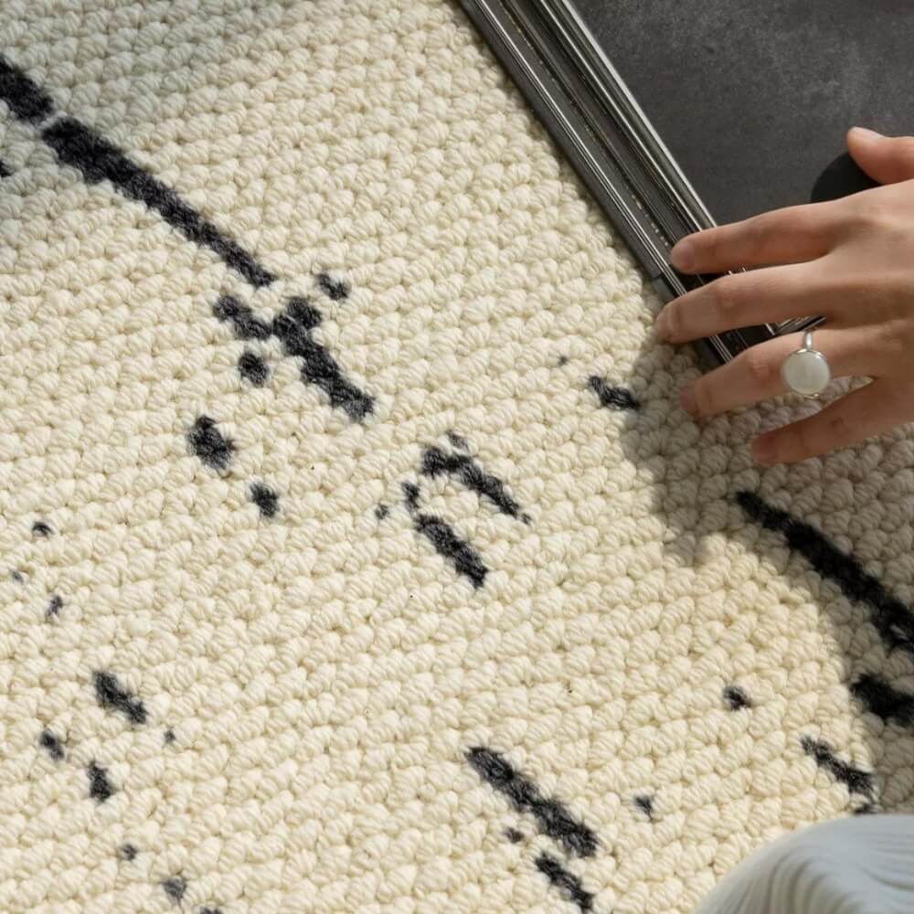 พรม MJHOMEDESIGNS BEDSIDE CARPET 37 ขนาด 50*150 ซม. ครีม-ดำ NO.9