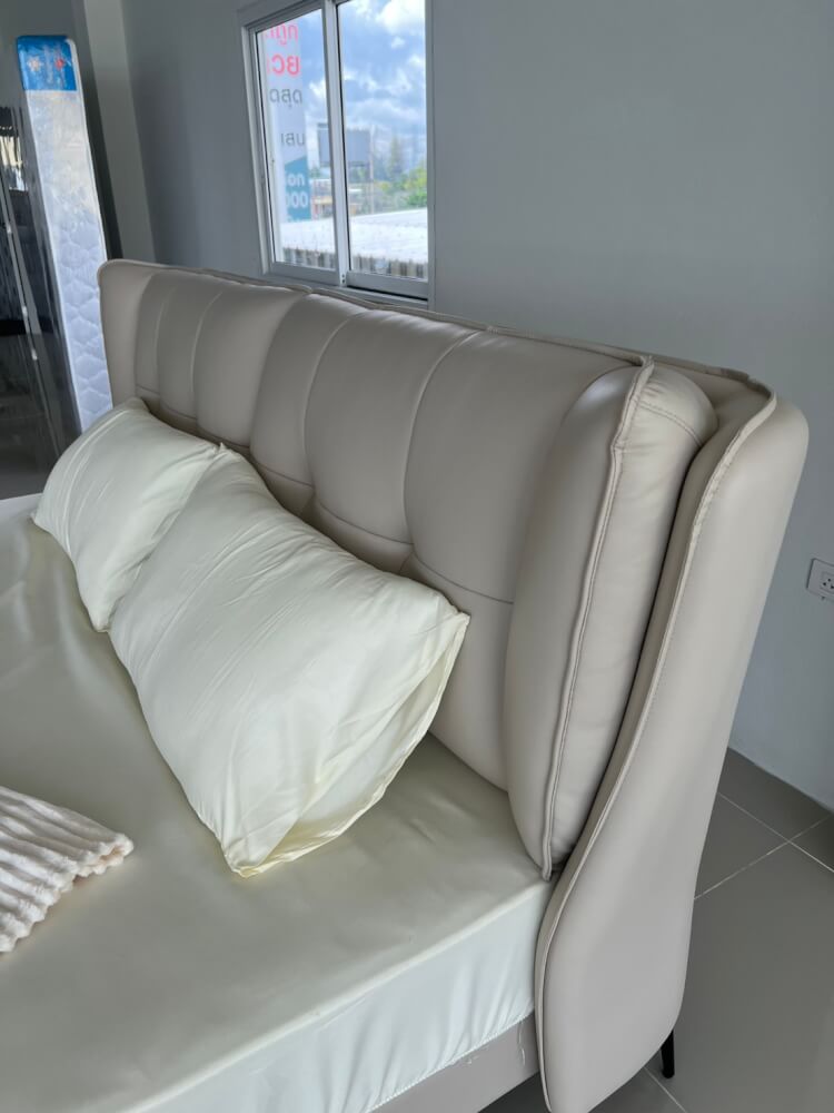 เตียง 6 ฟุต MJHOMEDESIGNS รุ่น DC1106 ขนาด 225X210X106 ซม. สีเบจ