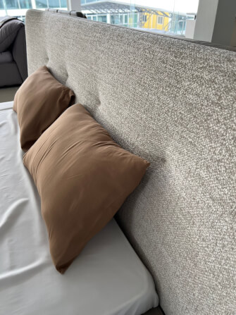 เตียง 6 ฟุต MJHOMEDESIGNS รุ่น DC1107 ขนาด 266X240X118 ซม. สีเบจ_1