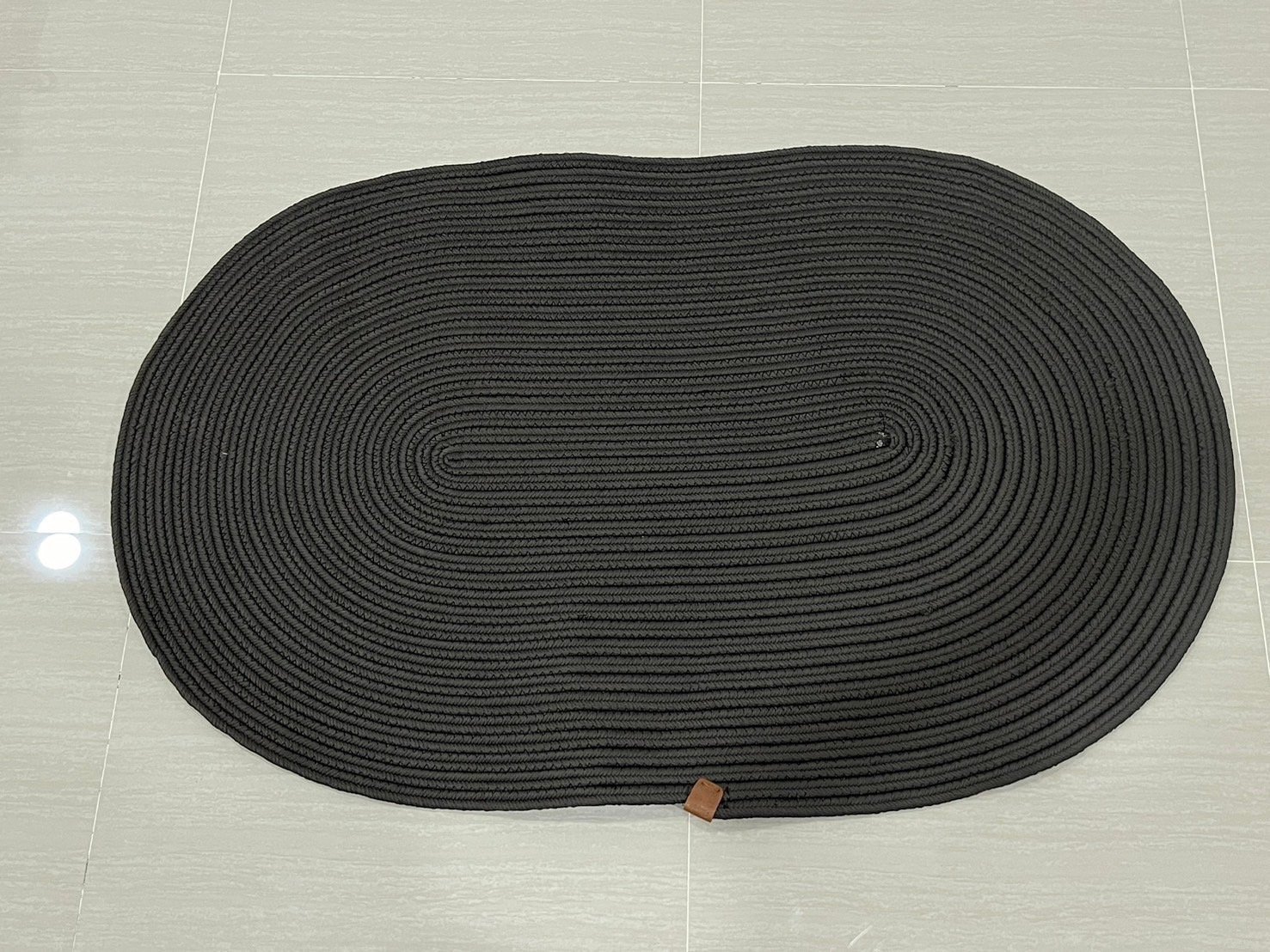 พรม MJhomedesigns Oval Carpet 04 ขนาด 80 x 120 ซม. ดำ_1