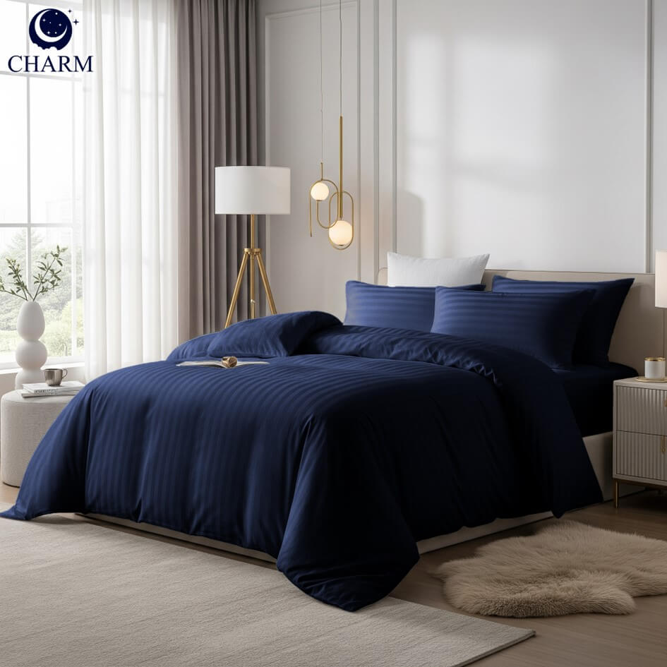 ชุดเครื่องนอน 5 ฟุต 6 ชิ้น CHARM ผ้าซาตินลายริ้ว สีกรม