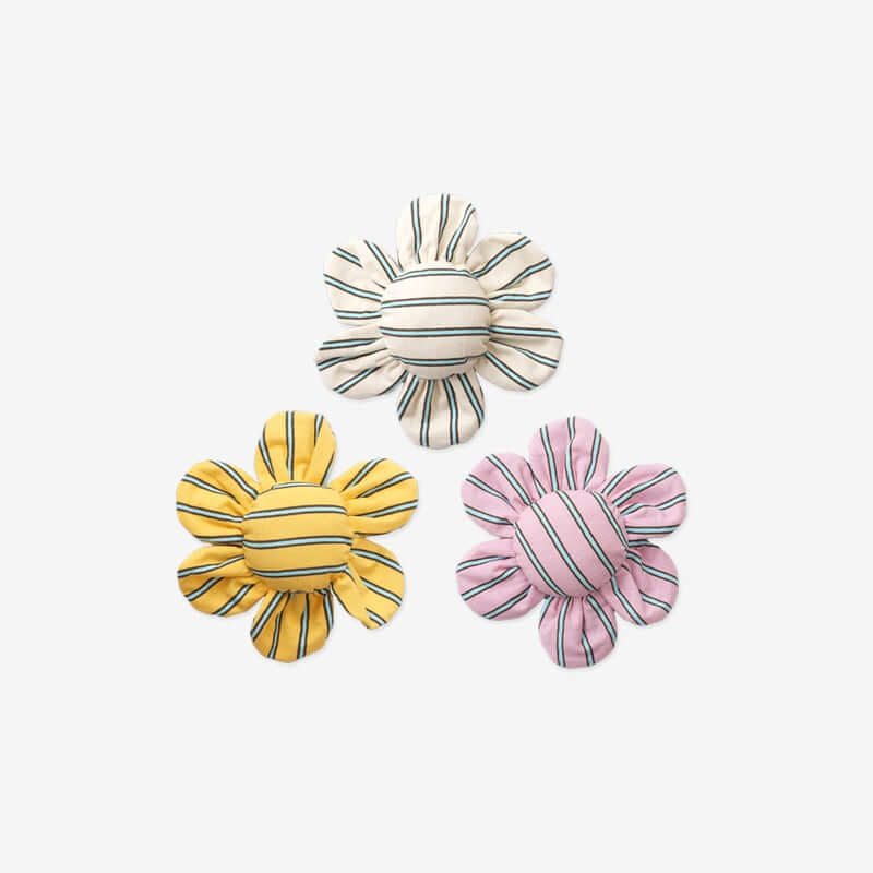 ของเล่นสัตว์เลี้ยง PUPPY GALLERY Stripe Daisy Toy สีครีม (มีเสียงเมื่อบีบ)