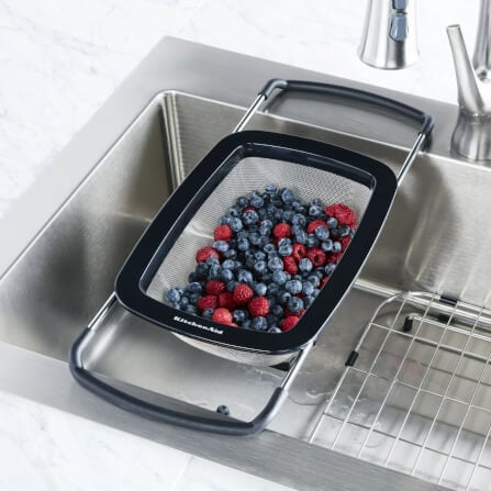 กระชอนล้างผักผลไม้สแตนเลสขยายได้ KitchenAid KG867OB สีดำ_2
