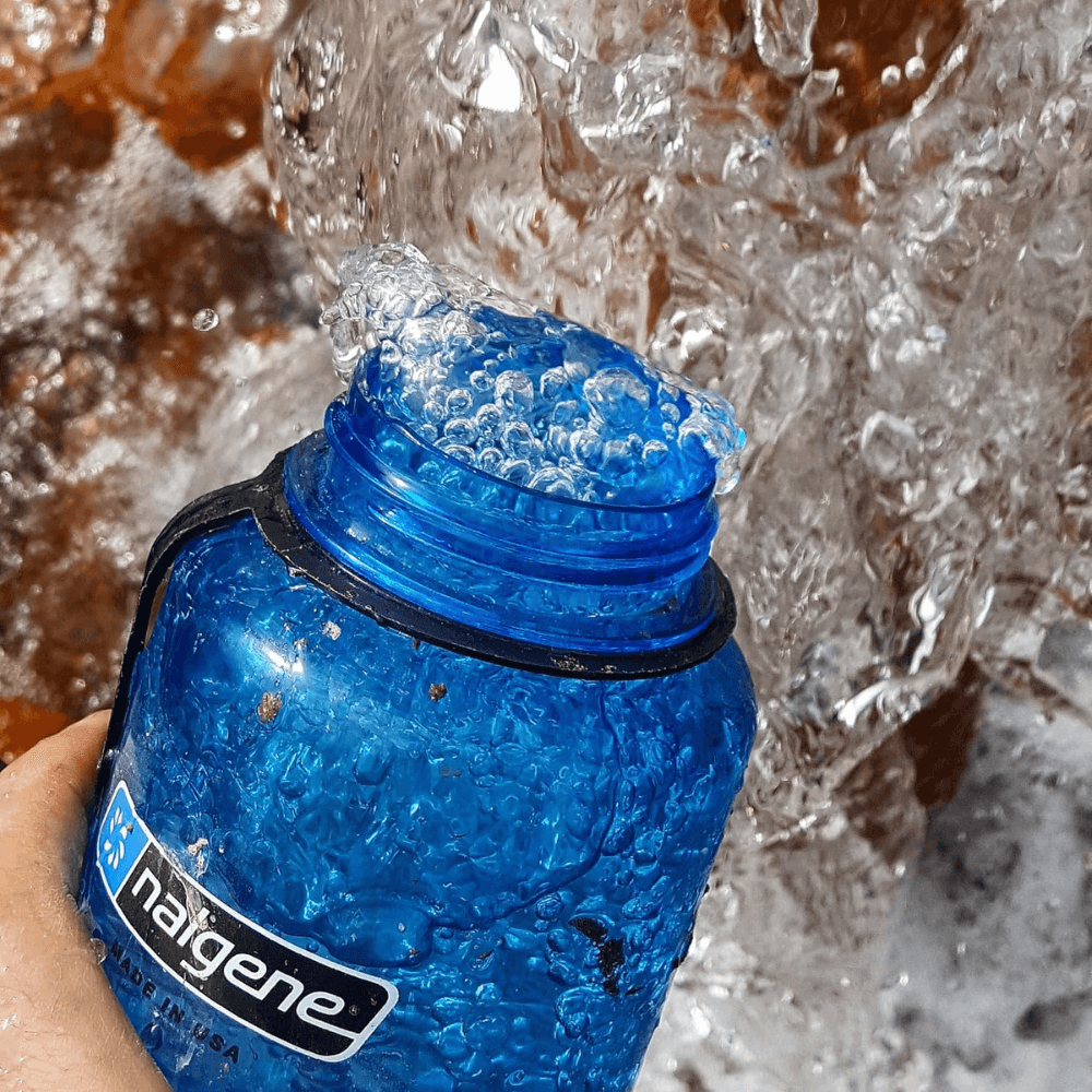 ขวดน้ำปากกว้าง NALGENE ขนาด 16 ออนซ์ สีน้ำเงินสเลทพร้อมห่วงปิดด้านบนสีดำ