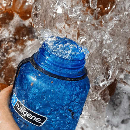 ขวดน้ำปากกว้าง NALGENE ขนาด 16 ออนซ์ สีน้ำเงินสเลทพร้อมห่วงปิดด้านบนสีดำ_3