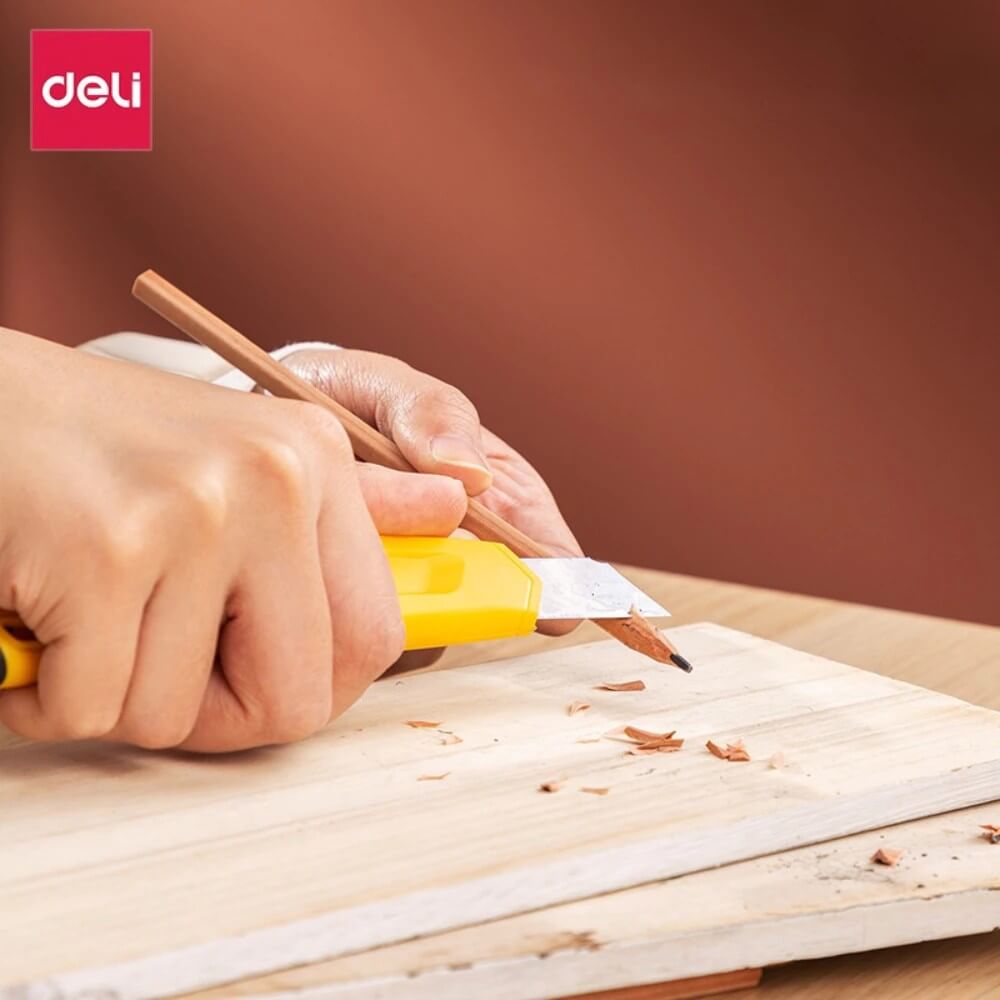 คัตเตอร์ DELI EDL025-YL-01 สีเหลือง