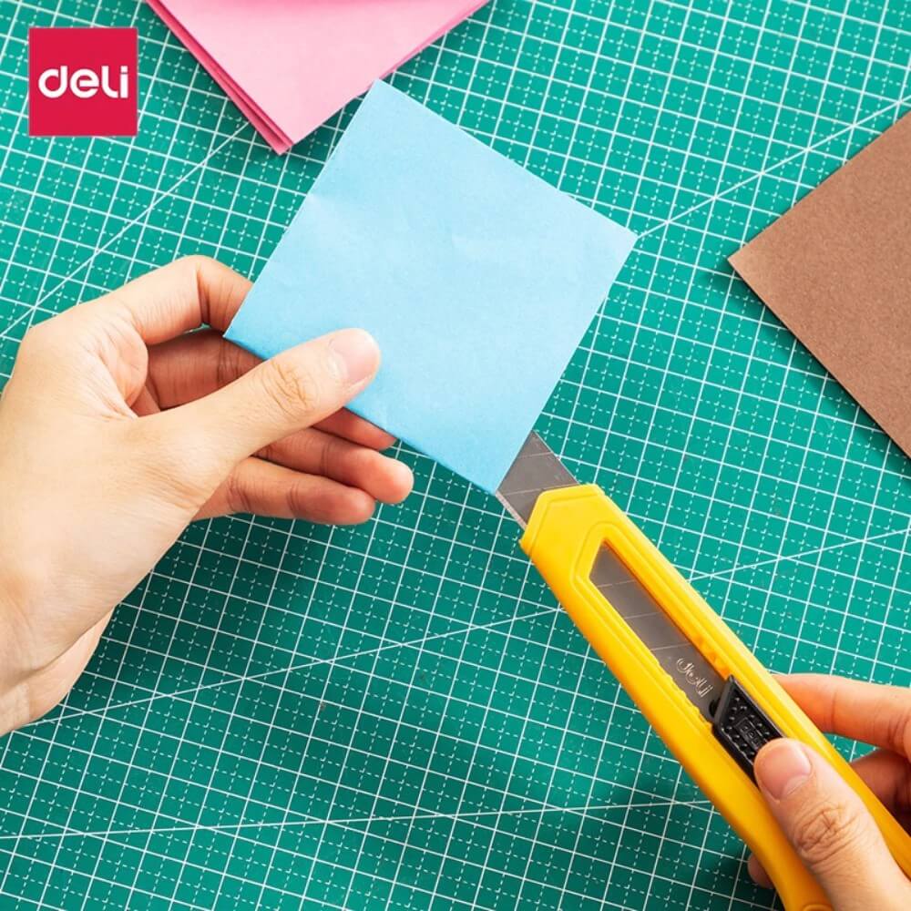 คัตเตอร์ DELI EDL025-YL-01 สีเหลือง