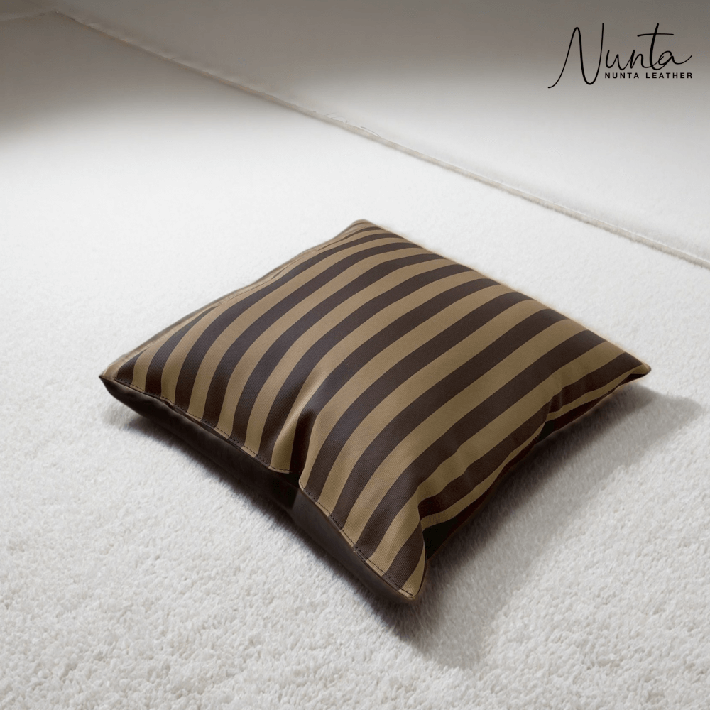 หมอนพิง Nunta Leather รุ่น Sunkissed Size: 20x20 นิ้ว สีน้ำตาลเข้ม-น้ำตาล
