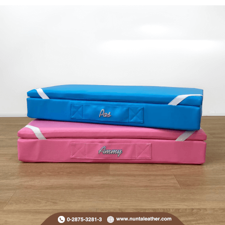 เบาะรองนั่ง พับได้ พิมพ์ชื่อได้ Nunta Leather Rise Flodable Seat 60x60x10cm สีแทนส้มอ่อน_2