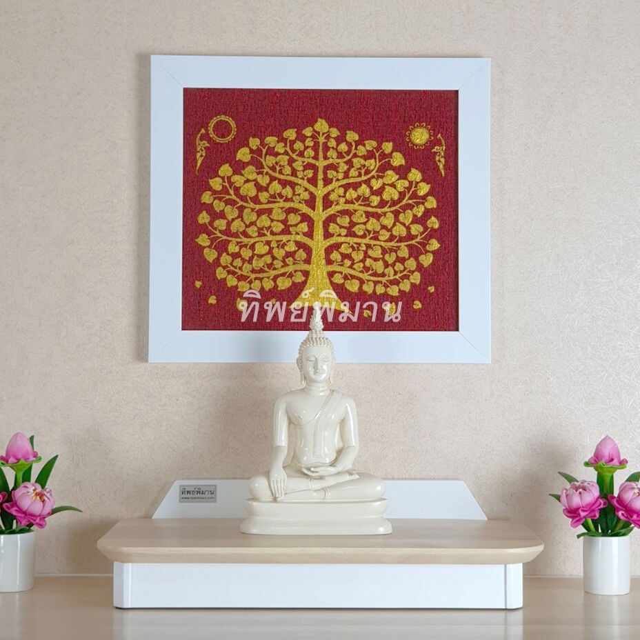 กรอบรูปมงคล Tippimaan ต้นโพธิ์ทอง ผ้าพื้นแดง กรอบขาว ขนาด 34x31ซม.