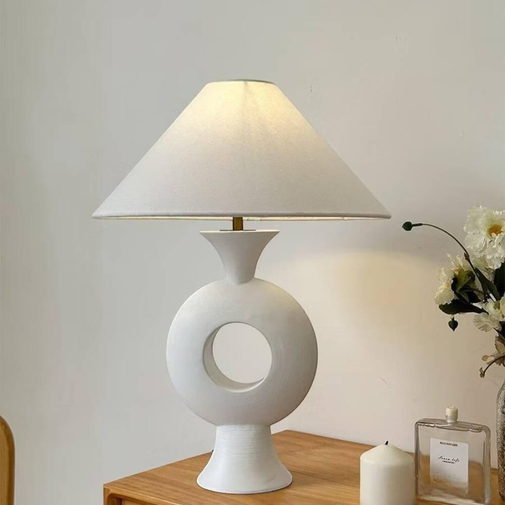 โคมไฟตั้งโต๊ะ YFACTORY LT110524 ขนาด 40x40x55 ซม. สีขาว