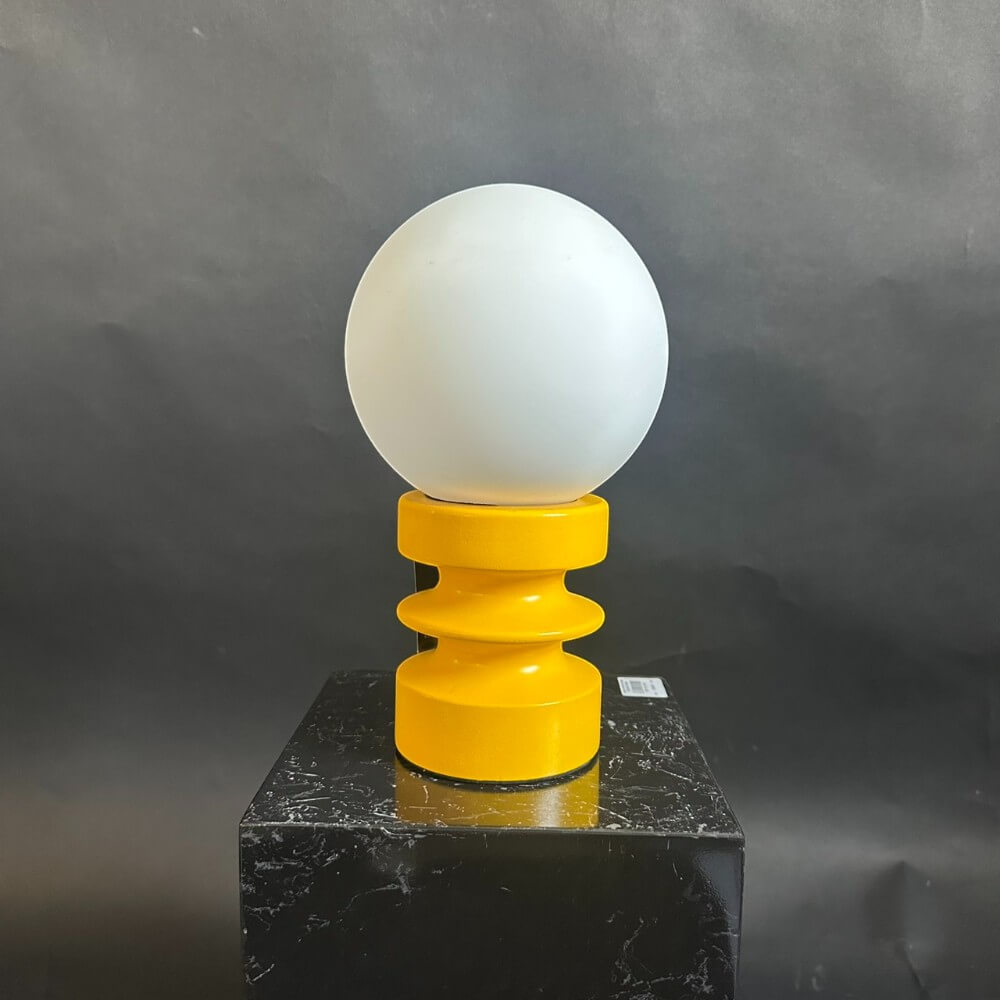 โคมไฟตั้งโต๊ะ YFACTORY รุ่น LT115084 ขนาด 15x15x25ซม. สีเหลือง