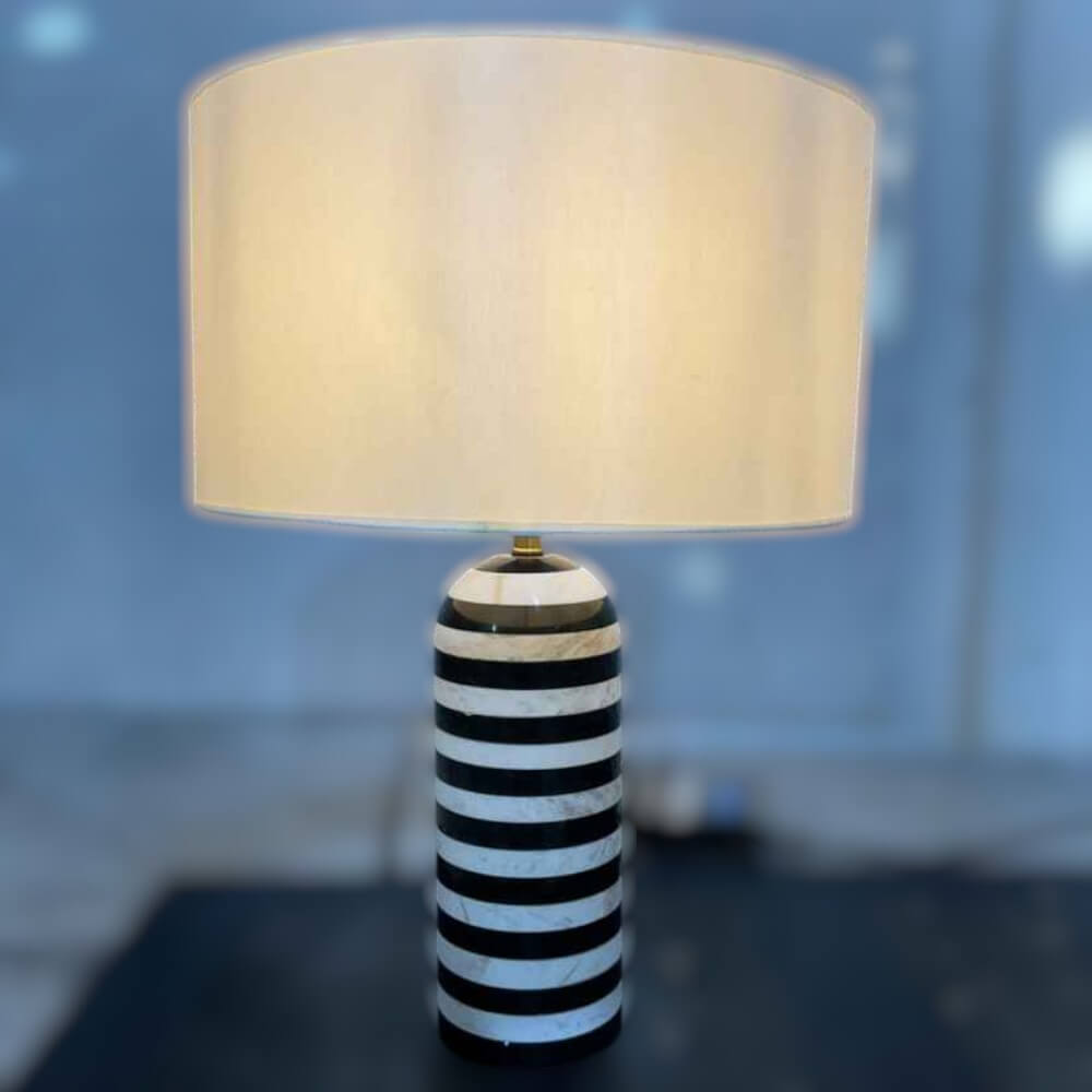 โคมไฟตั้งโต๊ะ YFACTORY รุ่น LT122234 ขนาด 40x40x58 ซม. สีขาว-ดำ