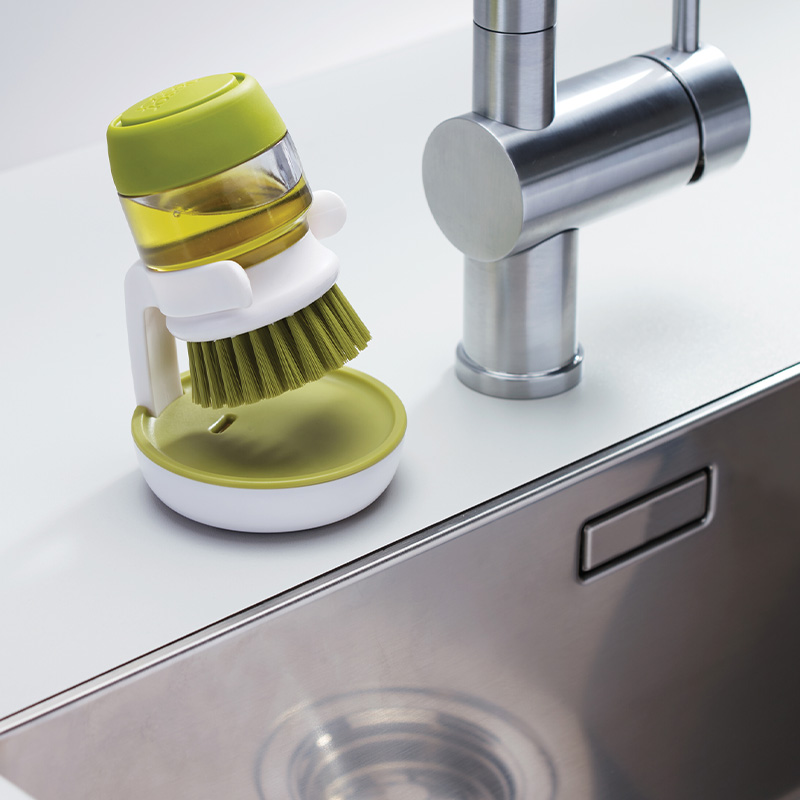 แปรงล้างจานพร้อมที่ใส่น้ำยาล้างจานในตัว Joseph Joseph รุ่น Palm Scrub สีเทา N85005_2