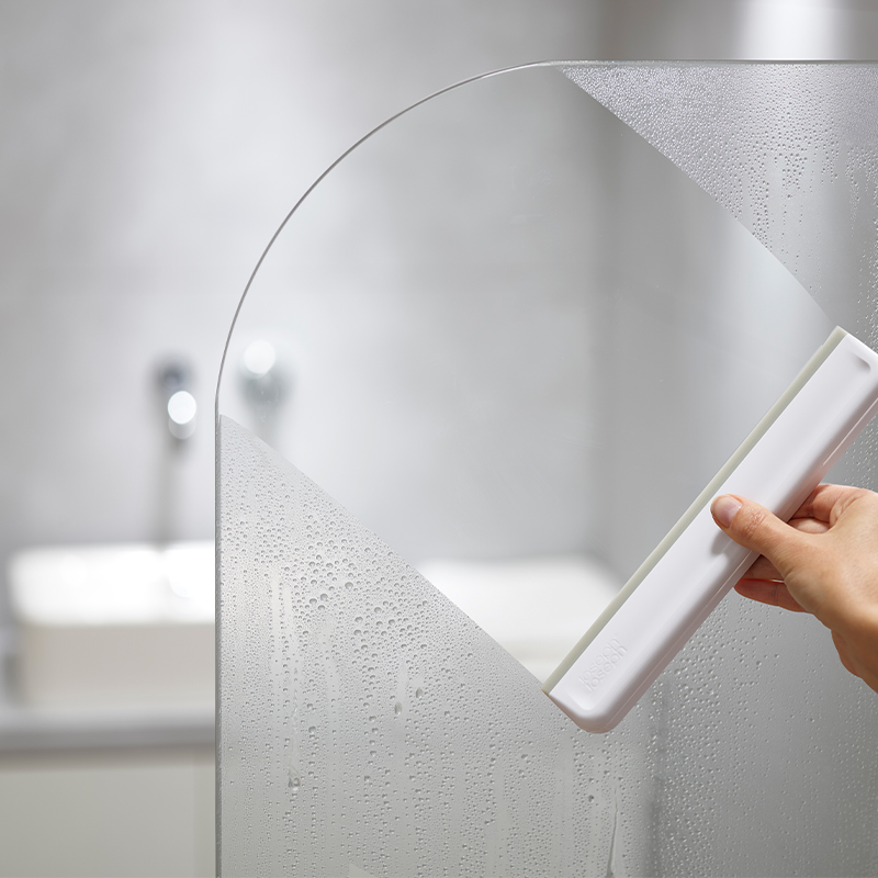 อุปกรณ์เช็ดกระจกพร้อมที่แขวน Joseph Joseph รุ่น EasyStore สีขาว N70535_2