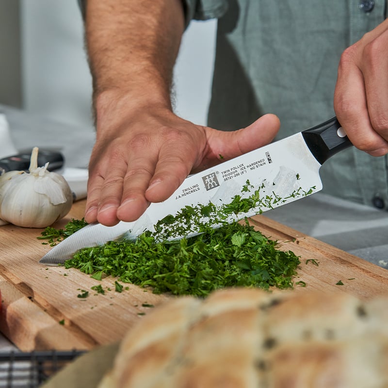 มีดเชฟสแตนเลสสตีล ZWILLING รุ่น Twin Pollux มีความคมและทนทาน 200 มม. สีเงิน ด้ามสีดำ N30721200_3