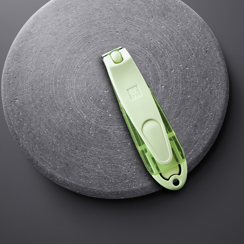 กรรไกรตัดเล็บพร้อมตะไบเล็บ ZWILLING รุ่น CLASSIC 80 มม.สีเขียวพาสเทล N42436700_4