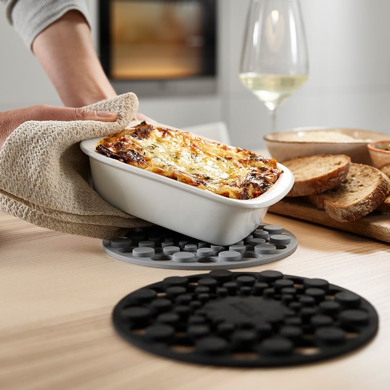 ชุดแผ่นรองหม้อและภาชนะ Joseph Joseph ทำจากซิลิโคน ทนความร้อน แพ็ก 2 ชิ้น รุ่น Spot-On N20174_4