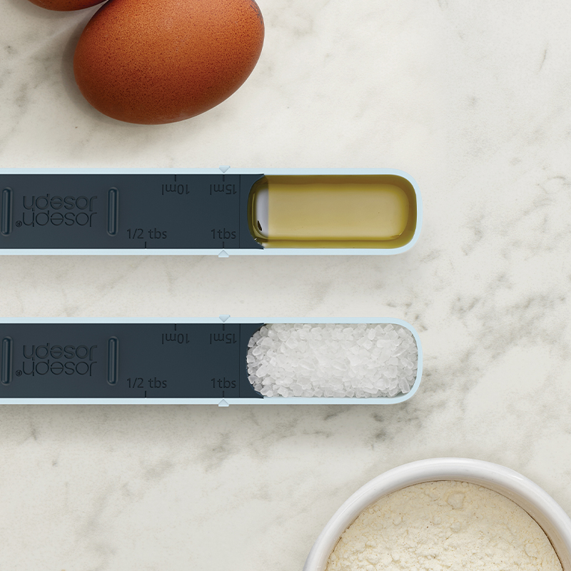 อุปกรณ์ตวงวัดปริมาณของเหลวและของแห้ง Joseph Joseph รุ่น Measure-Up สามารถปรับปริมาณได้ในตัว สีฟ้า N40105_4