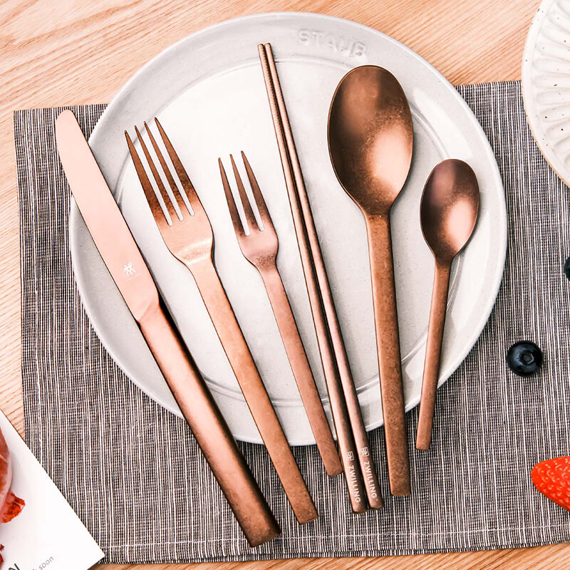 ชุดช้อนส้อมตะเกียบสแตนเลสสตีล ทนทาน 24 ชิ้น ZWILLING  สีโรสโกลด์ N07125424