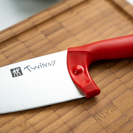 มีดสแตนเลสสตีลสำหรับเด็ก ZWILLING รุ่น TWINNY Kids   สีเงิน ด้ามสีแดง 10 cm N36550101_5